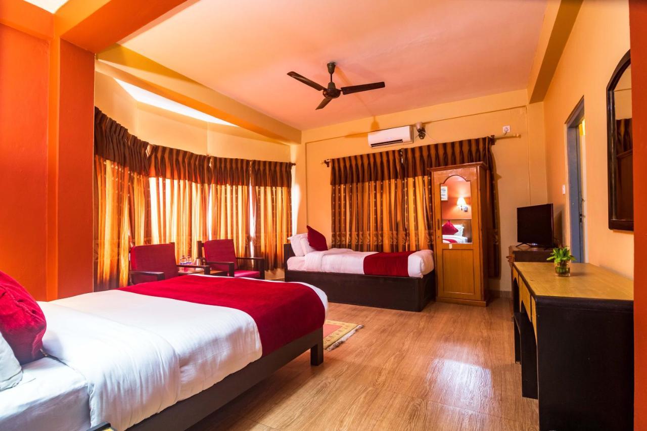Hotel Silver Oaks Inn Pokhara Ngoại thất bức ảnh