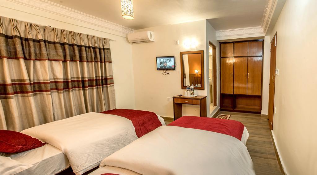 Hotel Silver Oaks Inn Pokhara Ngoại thất bức ảnh