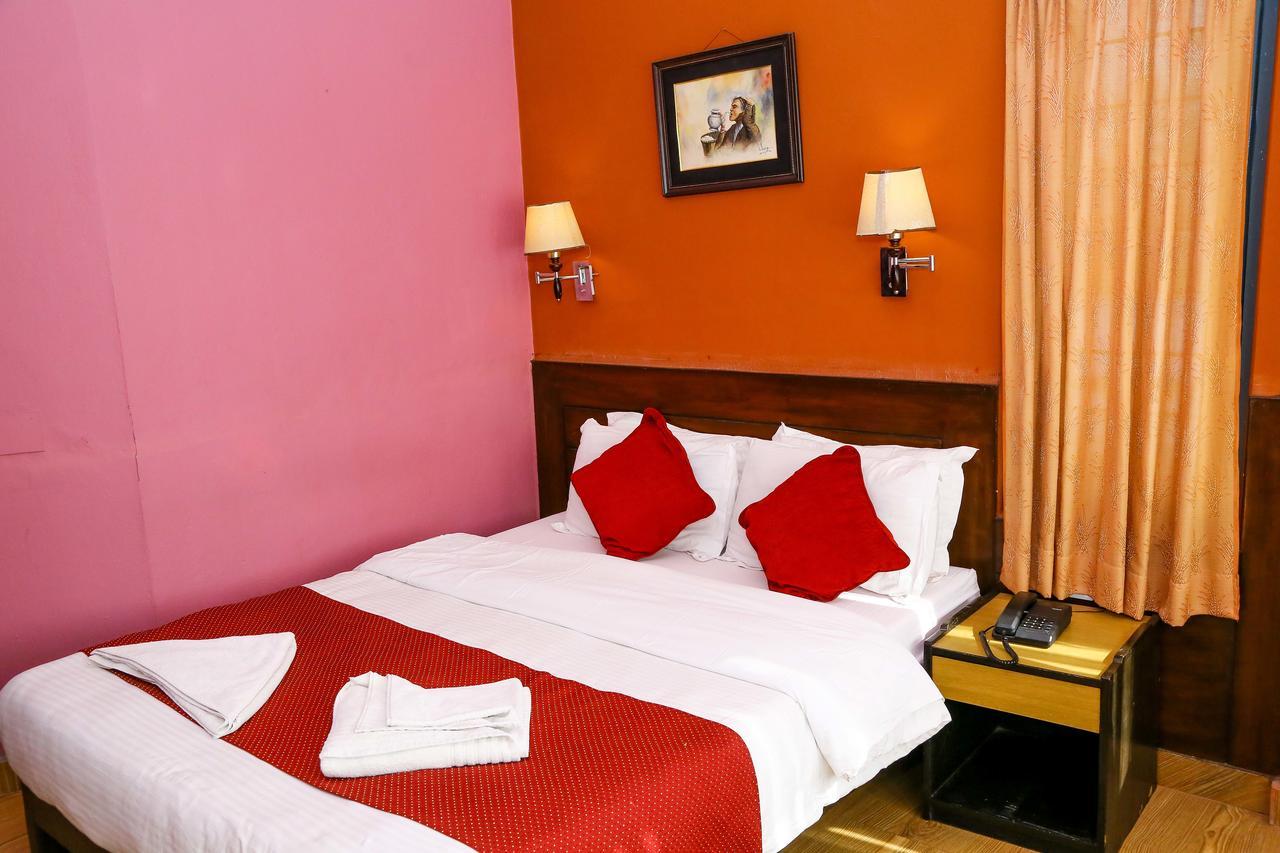 Hotel Silver Oaks Inn Pokhara Ngoại thất bức ảnh