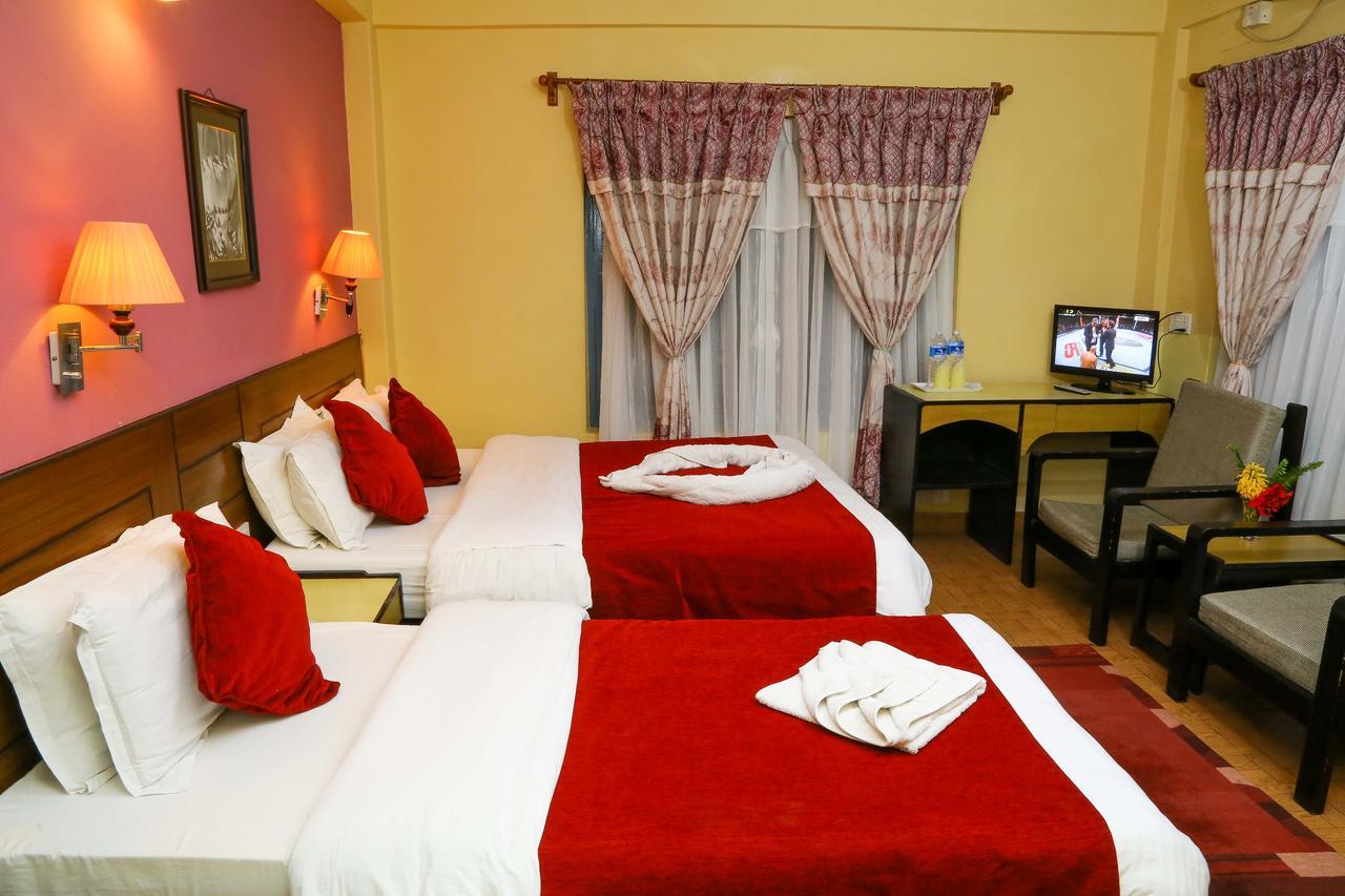 Hotel Silver Oaks Inn Pokhara Ngoại thất bức ảnh