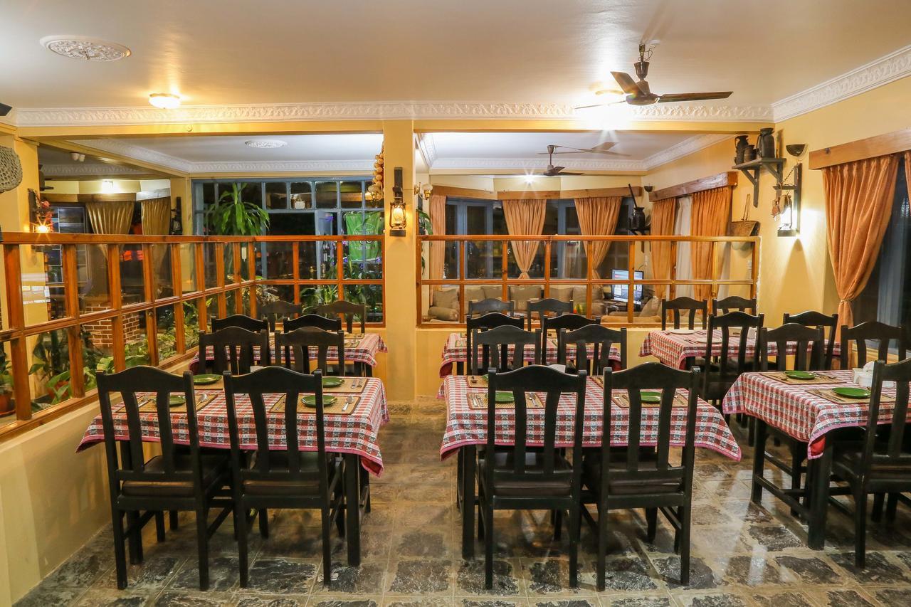 Hotel Silver Oaks Inn Pokhara Ngoại thất bức ảnh