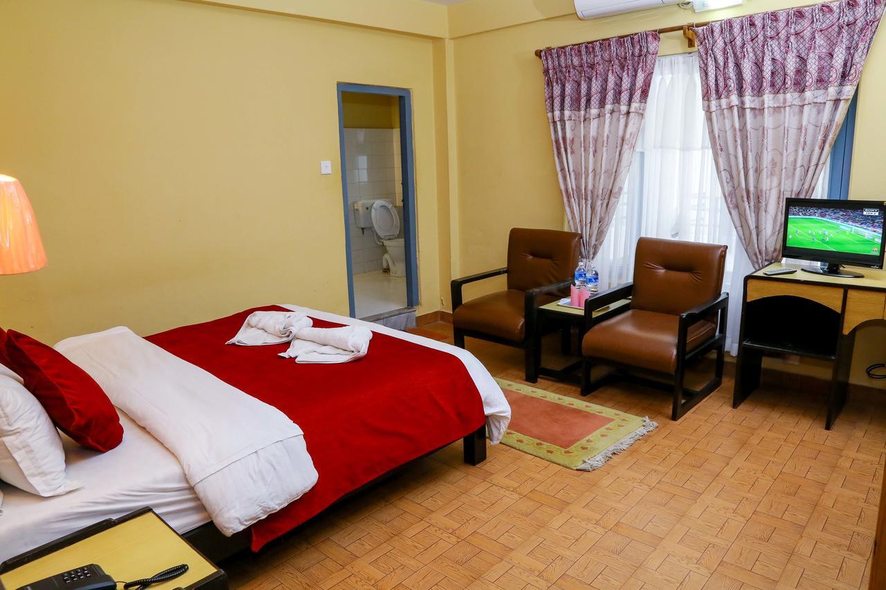 Hotel Silver Oaks Inn Pokhara Ngoại thất bức ảnh