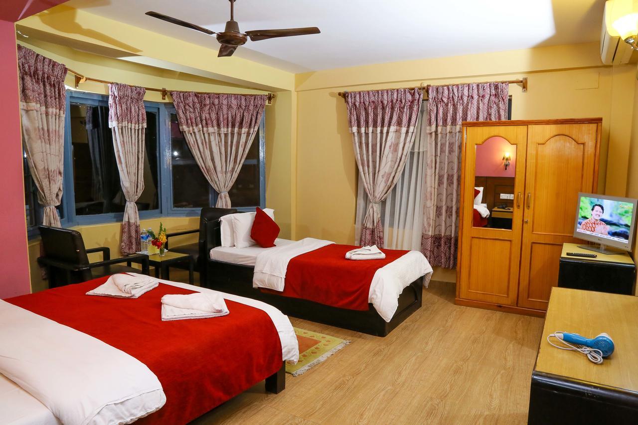 Hotel Silver Oaks Inn Pokhara Ngoại thất bức ảnh